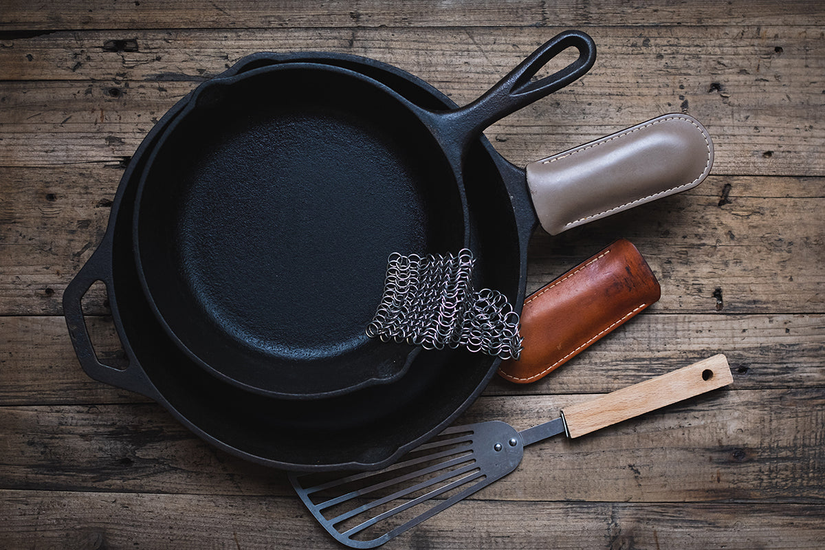  Crisbee Stik® Cast Iron and Carbon Steel Seasoning - Family  Made in USA - The Cast Iron Seasoning Oil & Conditioner Preferred by  Experts - Maintain a Cleaner Non-Stick Skillet: Home