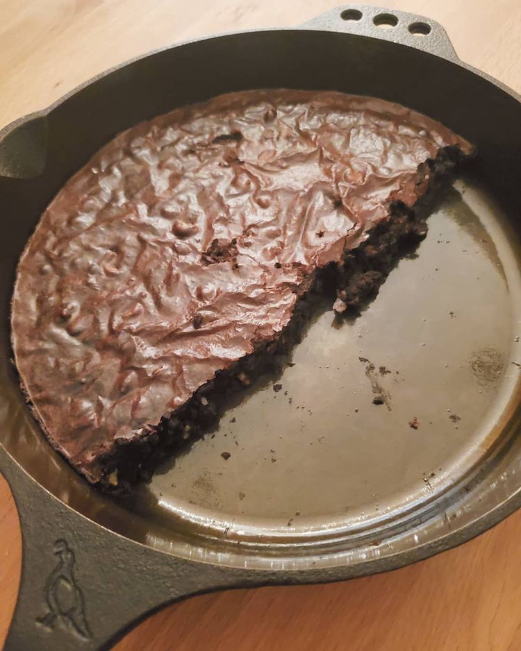 Cast iron skillet seasoned with Crisbee and then used to bake brownies, completely non-stick